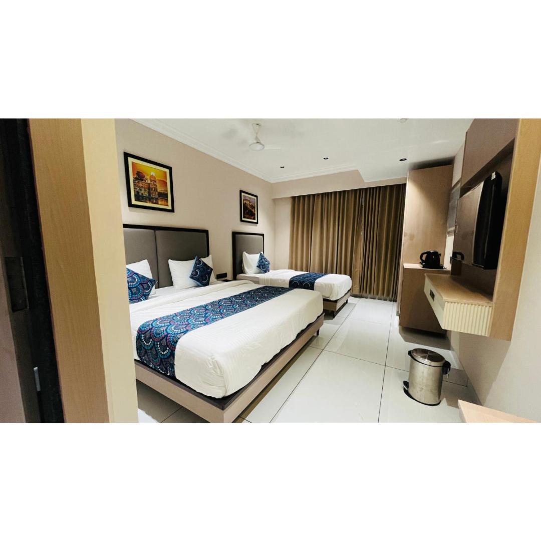 Hotel Royal Town Ahmedabad Exterior foto