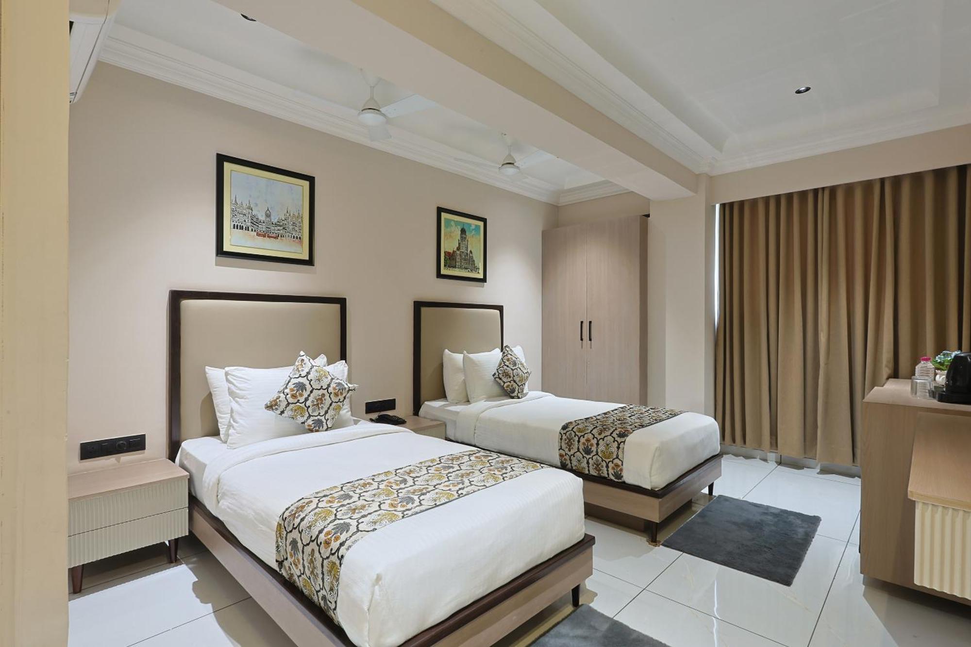 Hotel Royal Town Ahmedabad Exterior foto