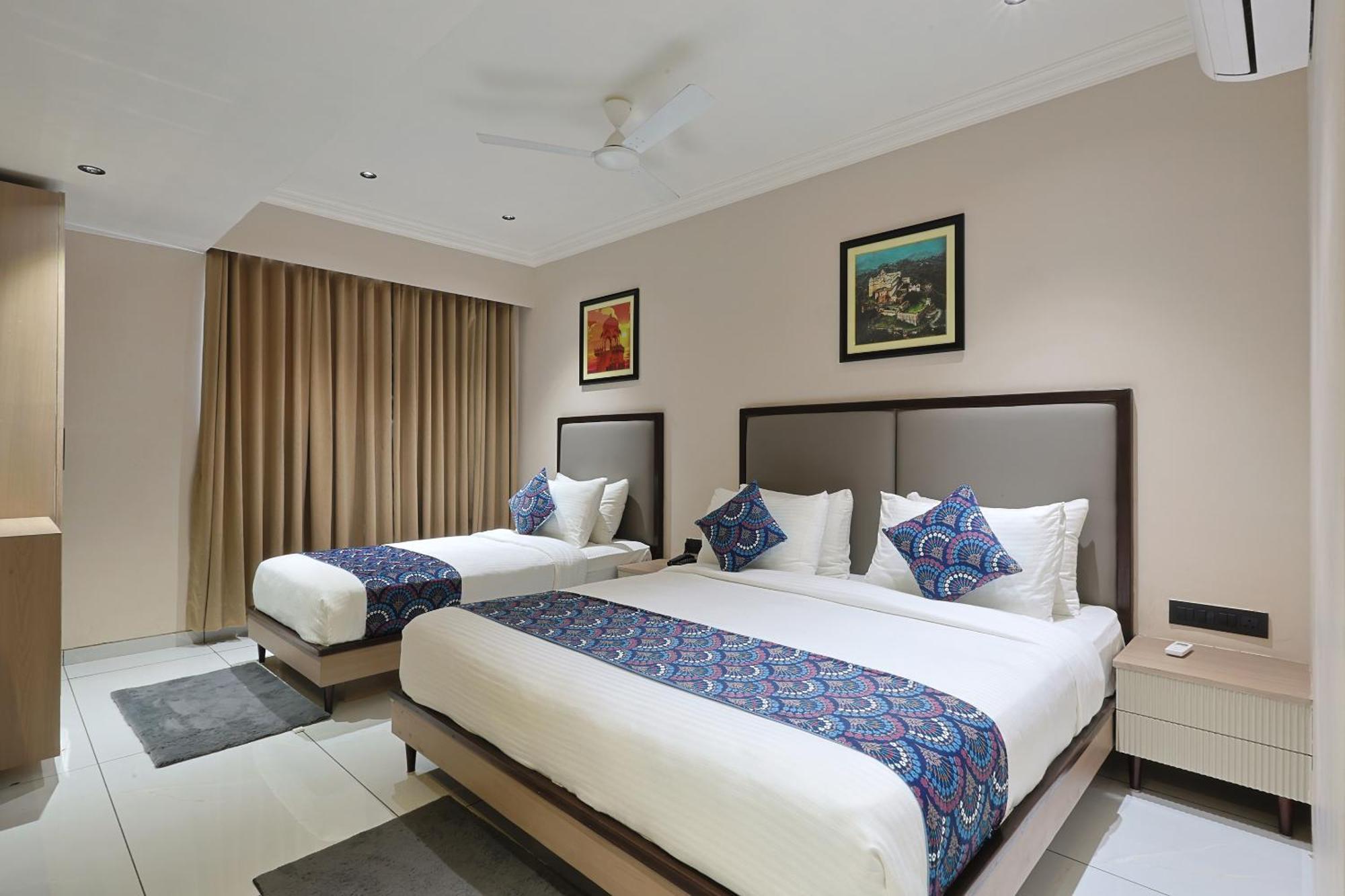 Hotel Royal Town Ahmedabad Exterior foto