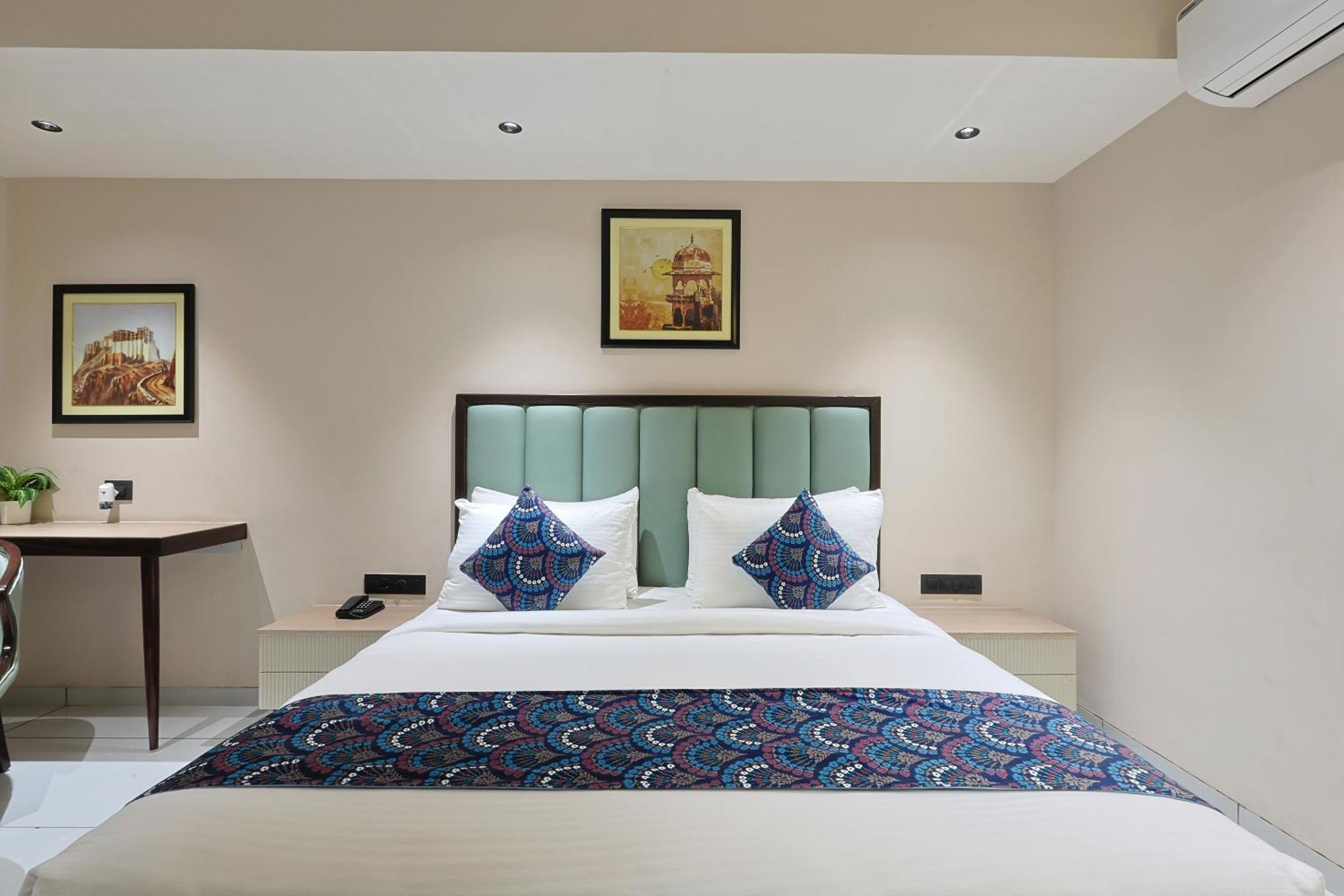 Hotel Royal Town Ahmedabad Exterior foto