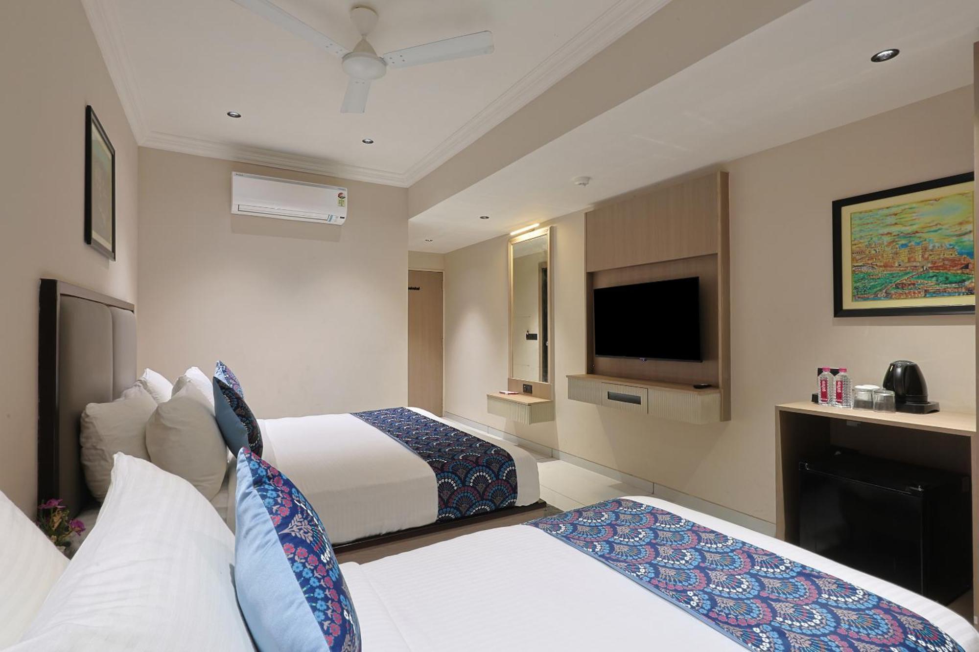 Hotel Royal Town Ahmedabad Exterior foto